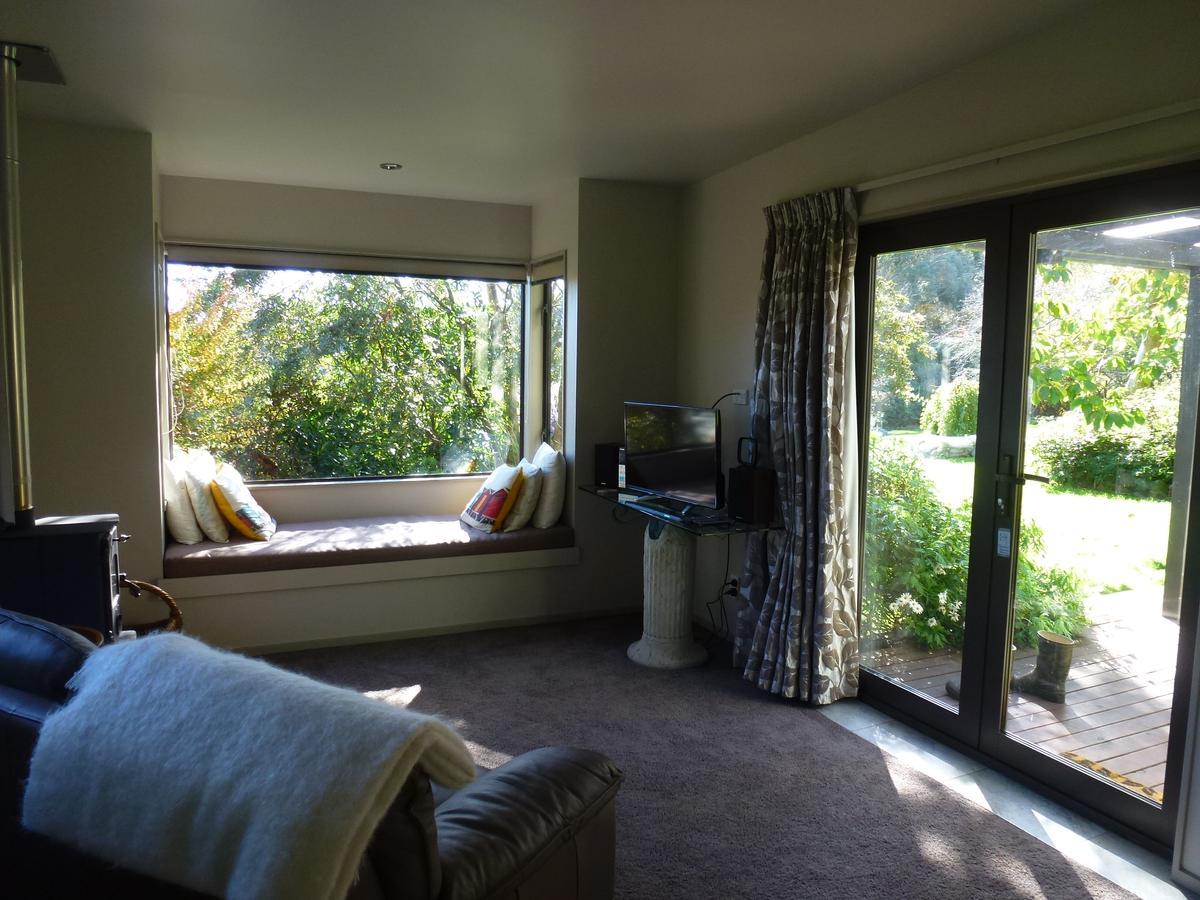 Idyllic Country Garden Guest House Manakau Exterior photo