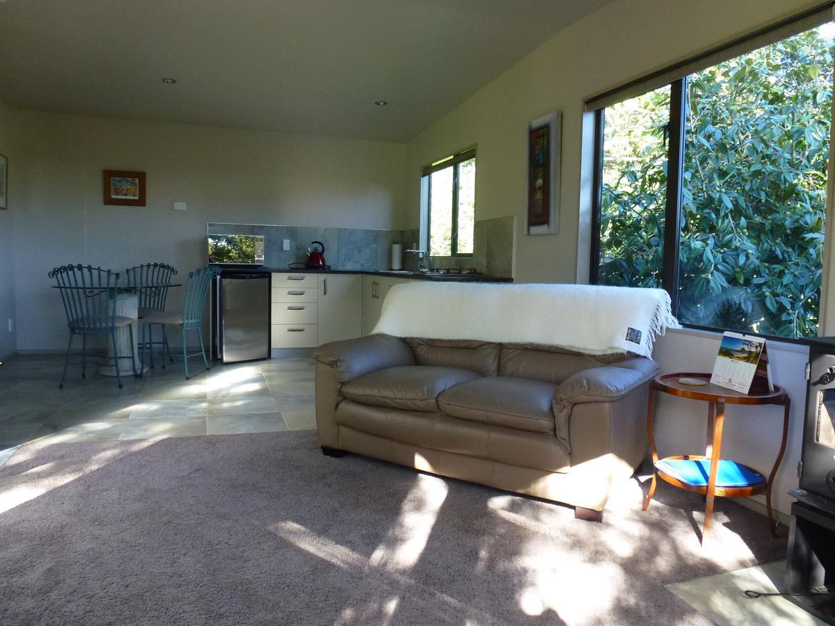 Idyllic Country Garden Guest House Manakau Exterior photo