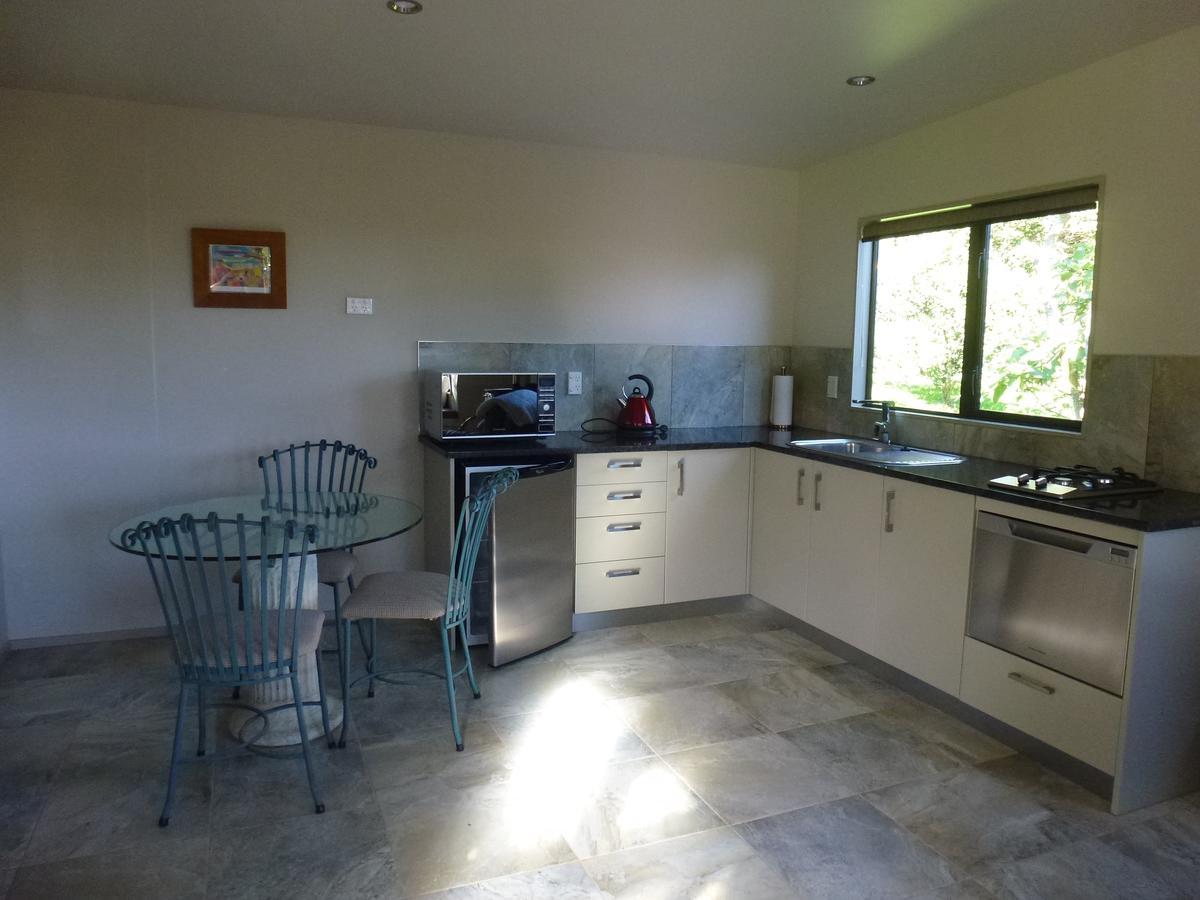 Idyllic Country Garden Guest House Manakau Exterior photo